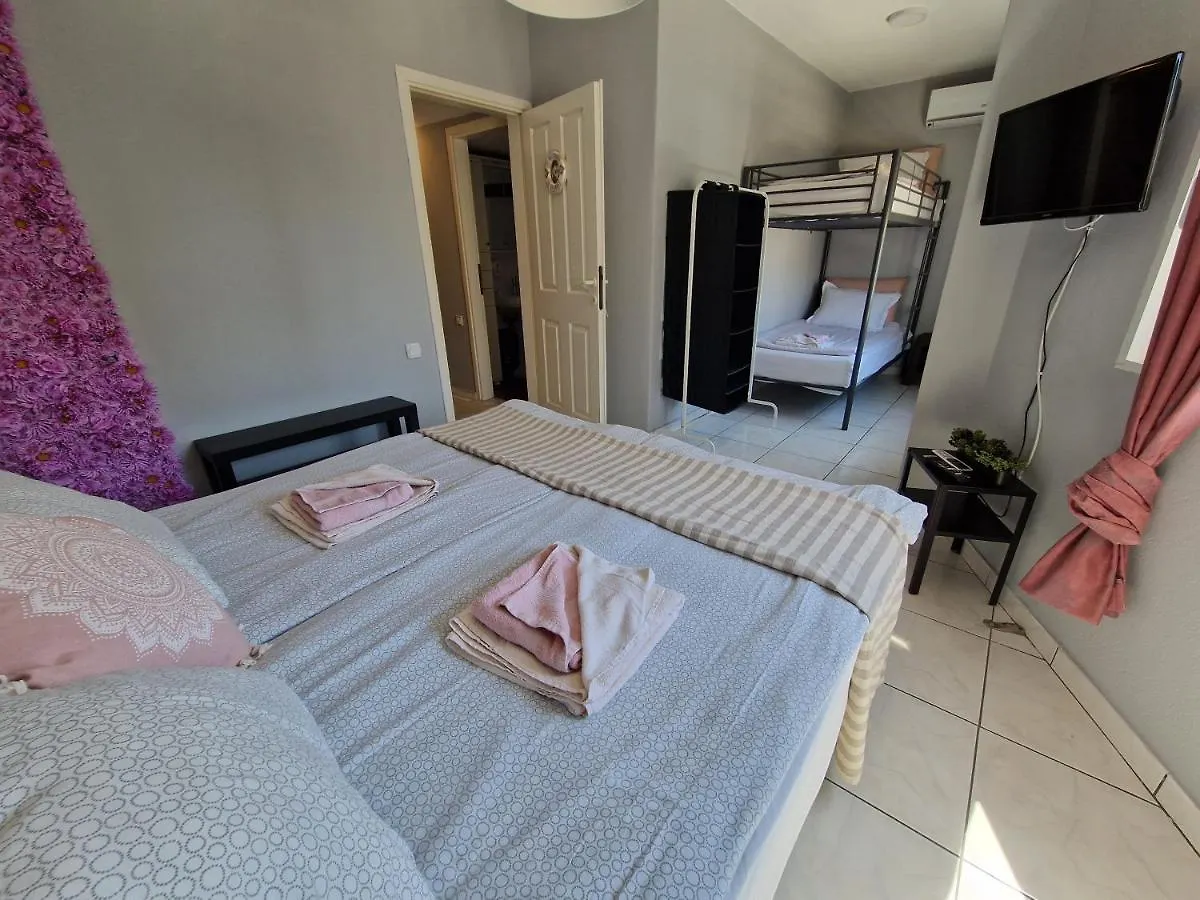 Jani'S Beach House Neo Epivates Holiday home